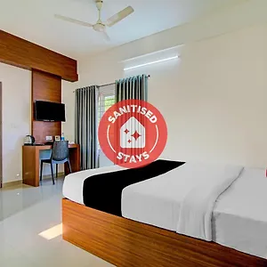Hotel Vaccinated Staff- Capital O 74715 Phoenix Holidays, Kochi